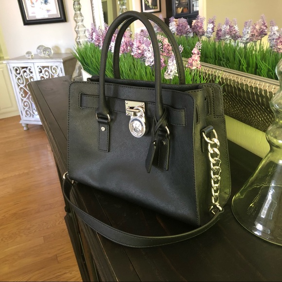 Black purse with silver padlock by Micheal Kors 🖤 - Picture 4 of 7